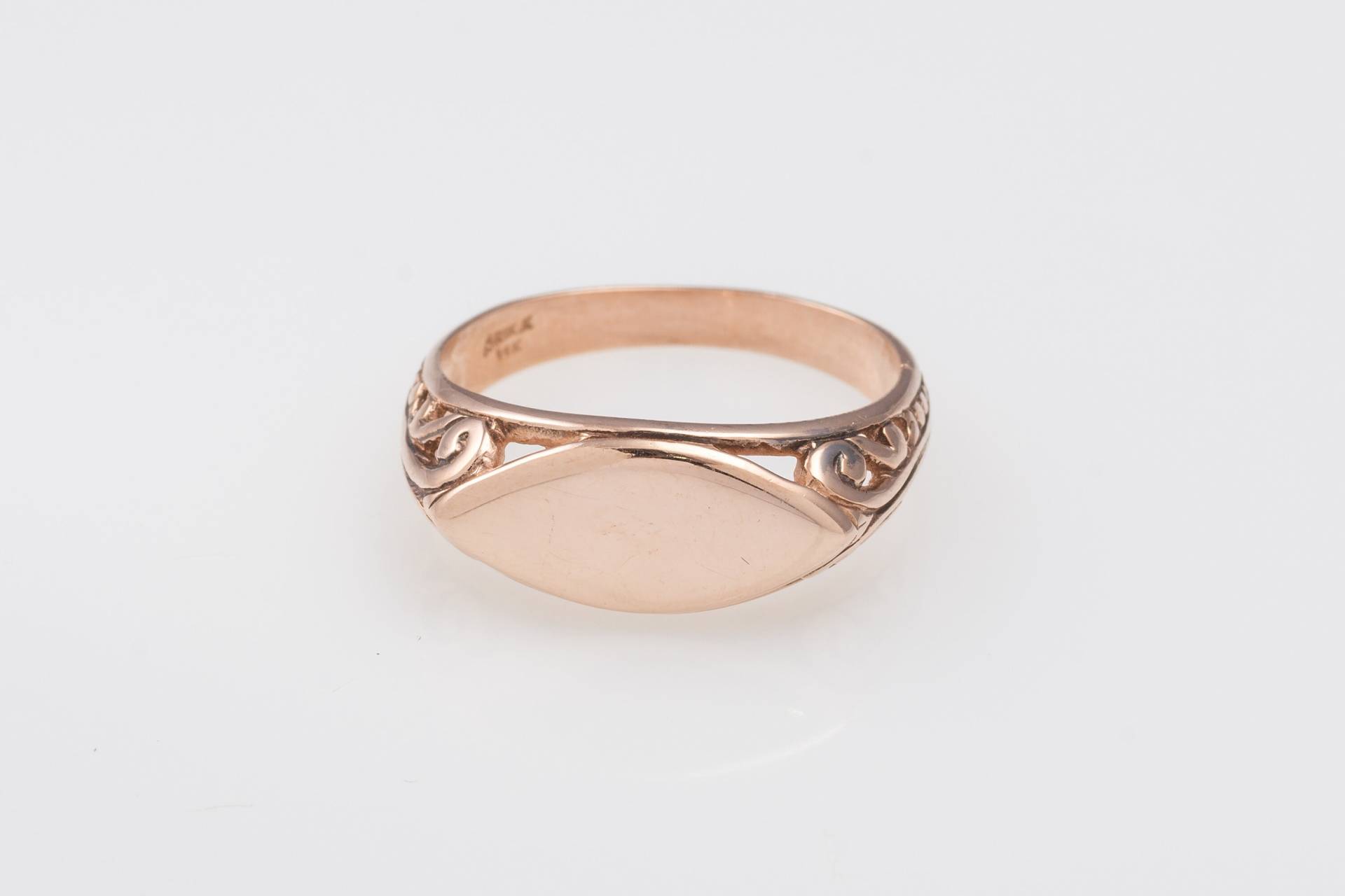 14K Rose Gold Ovaler Scheiben Ring - Verzierter Zarter Stapelring Zierliche Ringe Jeden Tag von KisufimJewelry