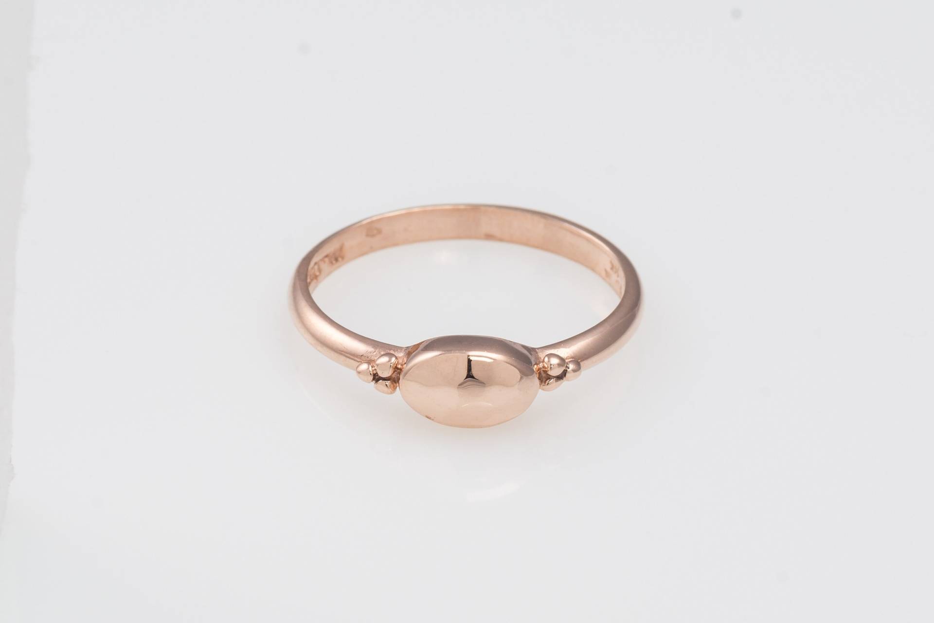14K Solid Gold Ovaler Scheiben Ring - Rose Oval Zarter Stapelring Zierliche Ringe von KisufimJewelry