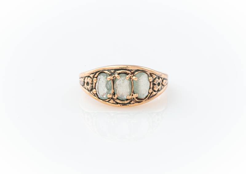 Aquamarin Rose Gold Ring - März Geburtsstein Verlobungsring Drei Steine von KisufimJewelry