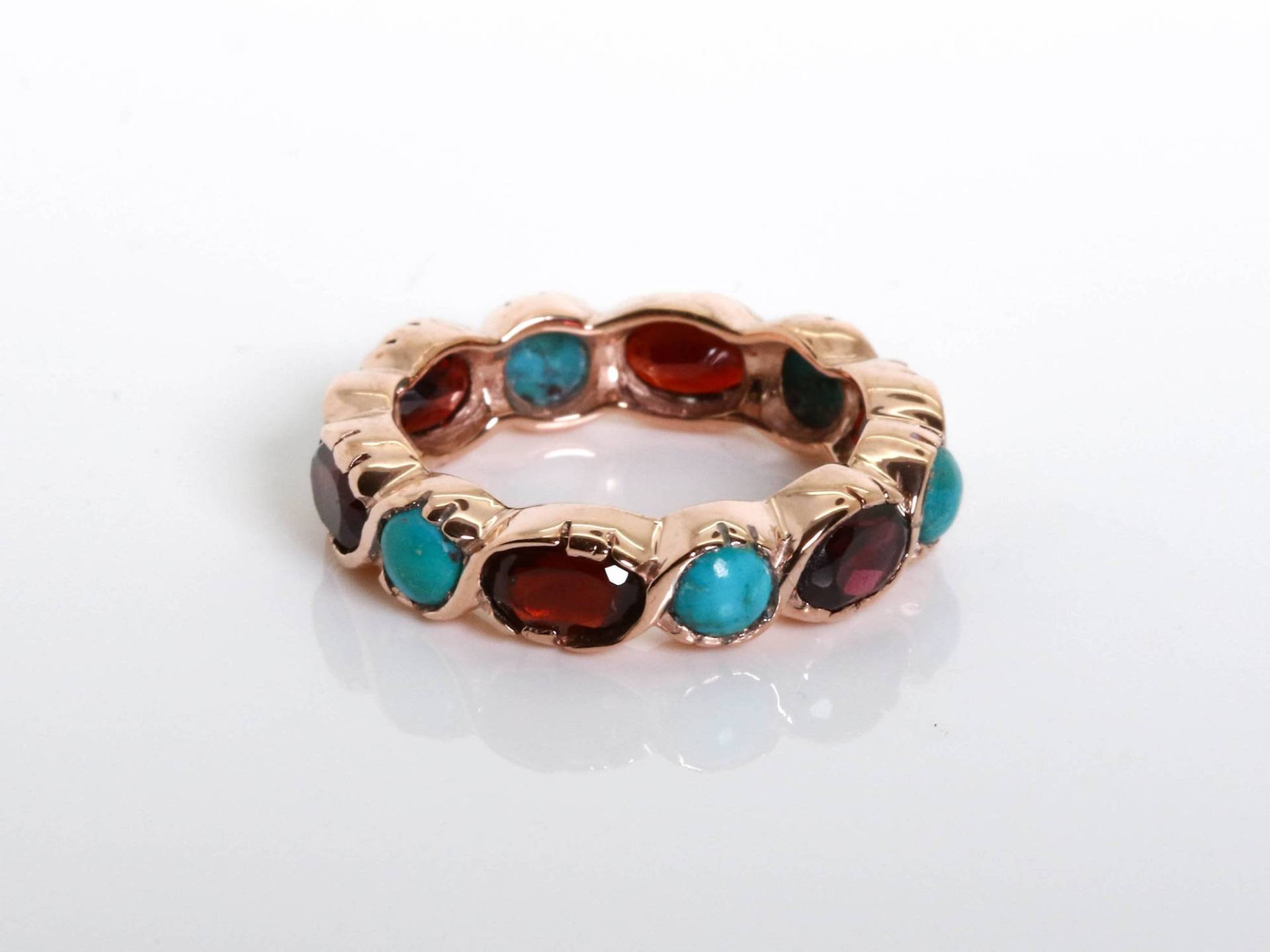 Eternity Edelstein Band Granat Und Türkis Rose Gold Ring von KisufimJewelry