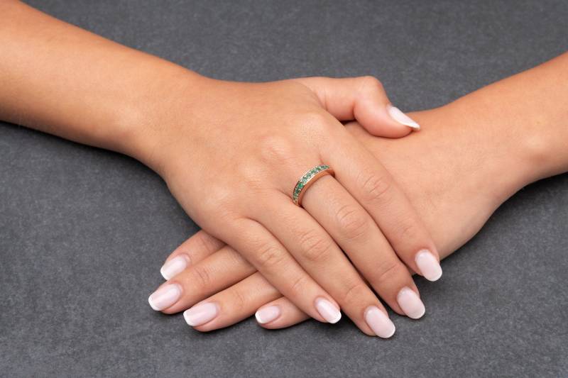 Halb Eternity Smaragd Band - Stapelbares Edelstein Rose Gold Pave Ring Grüner Geburtsstein Halb Eternity Smaragd Band - Stapelbares Edelstein Rose Gold Pave Ring Grüner Geburtsstein von KisufimJewelry