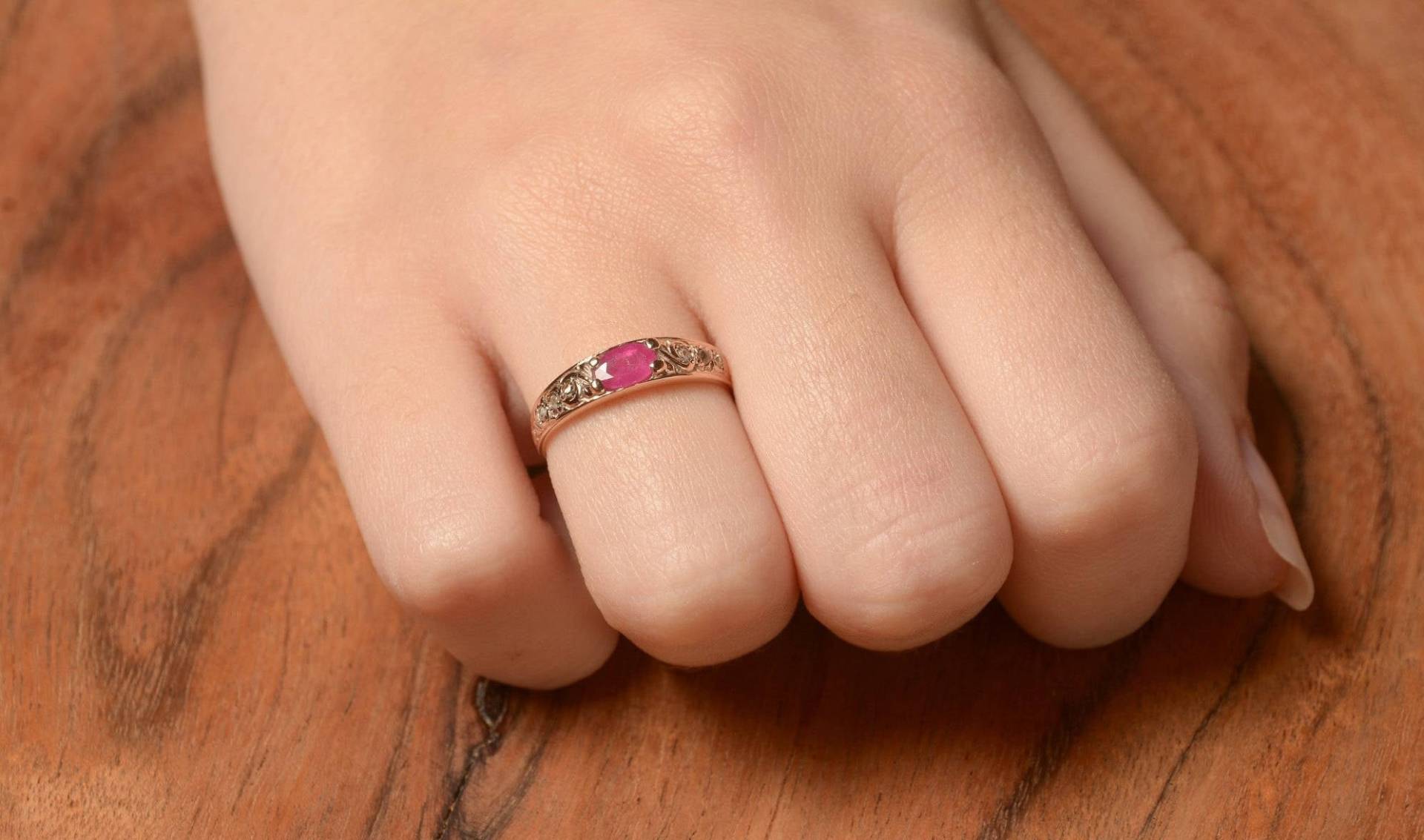 Rubin Band - Rose Gold Ring Diamanten Und Mit Geschenk Für Sie von KisufimJewelry