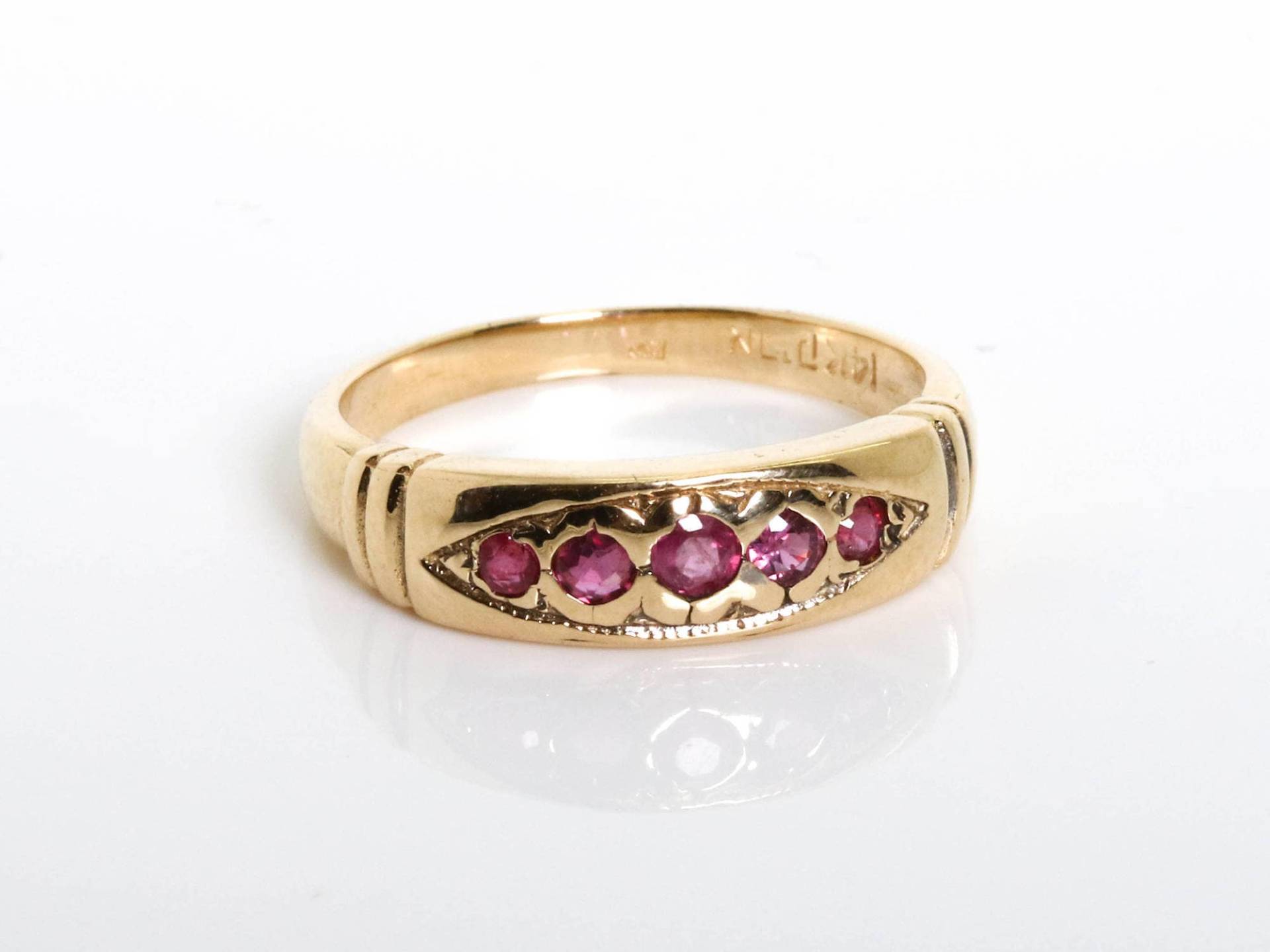 Rubin Gold Band - Geburtsstein Schmuck Geschenk Für Sie Verlobungsring Edelstein Pink Vintage Ring Mit von KisufimJewelry