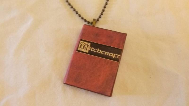 Willows Hexerei Buch Anhänger - Mini Ornament Willow's von Kits