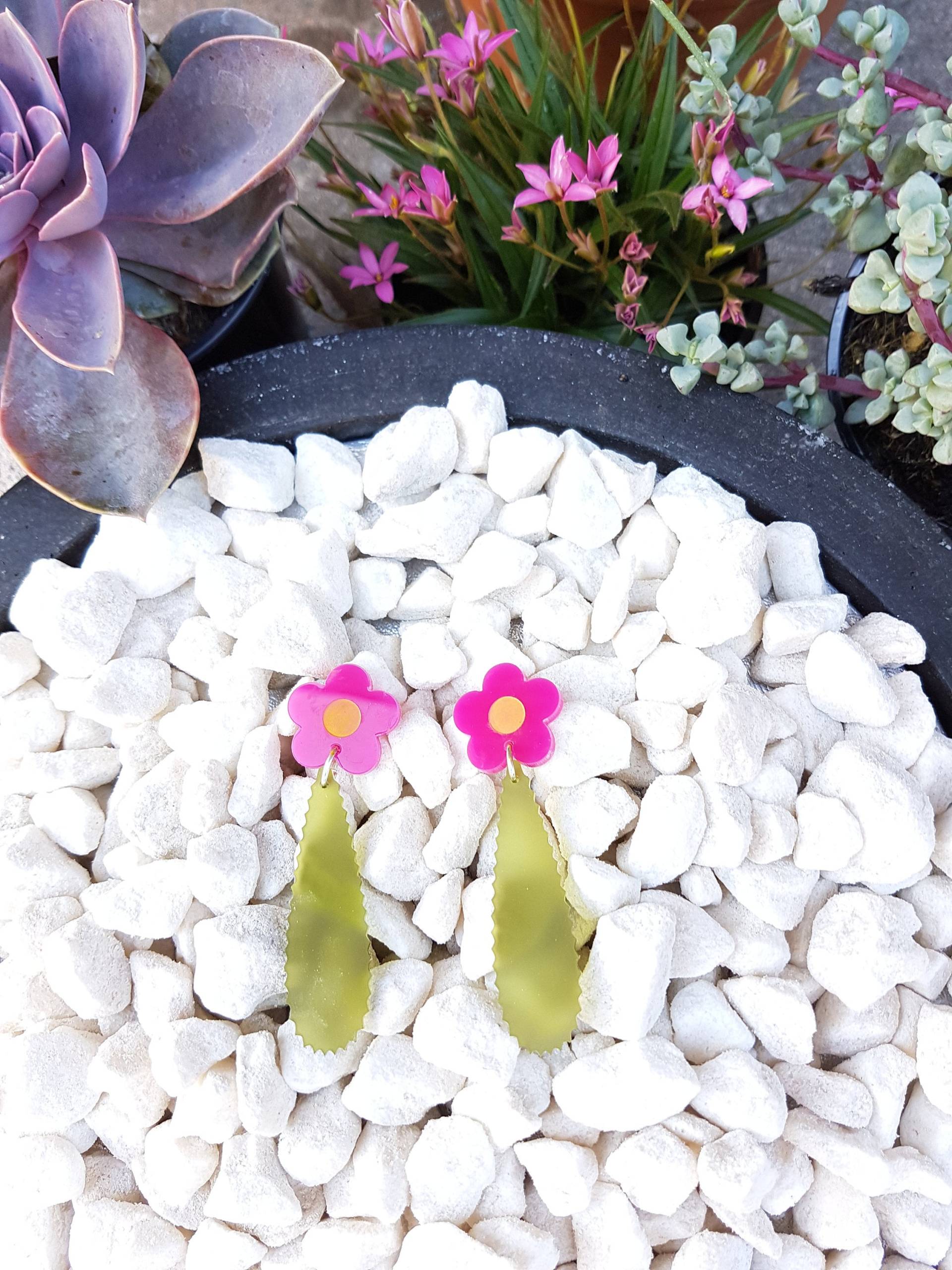 Agave Sukkulenten Ohrringe - Laser Cut Acrylschmuck von KitschyBlingBoutique