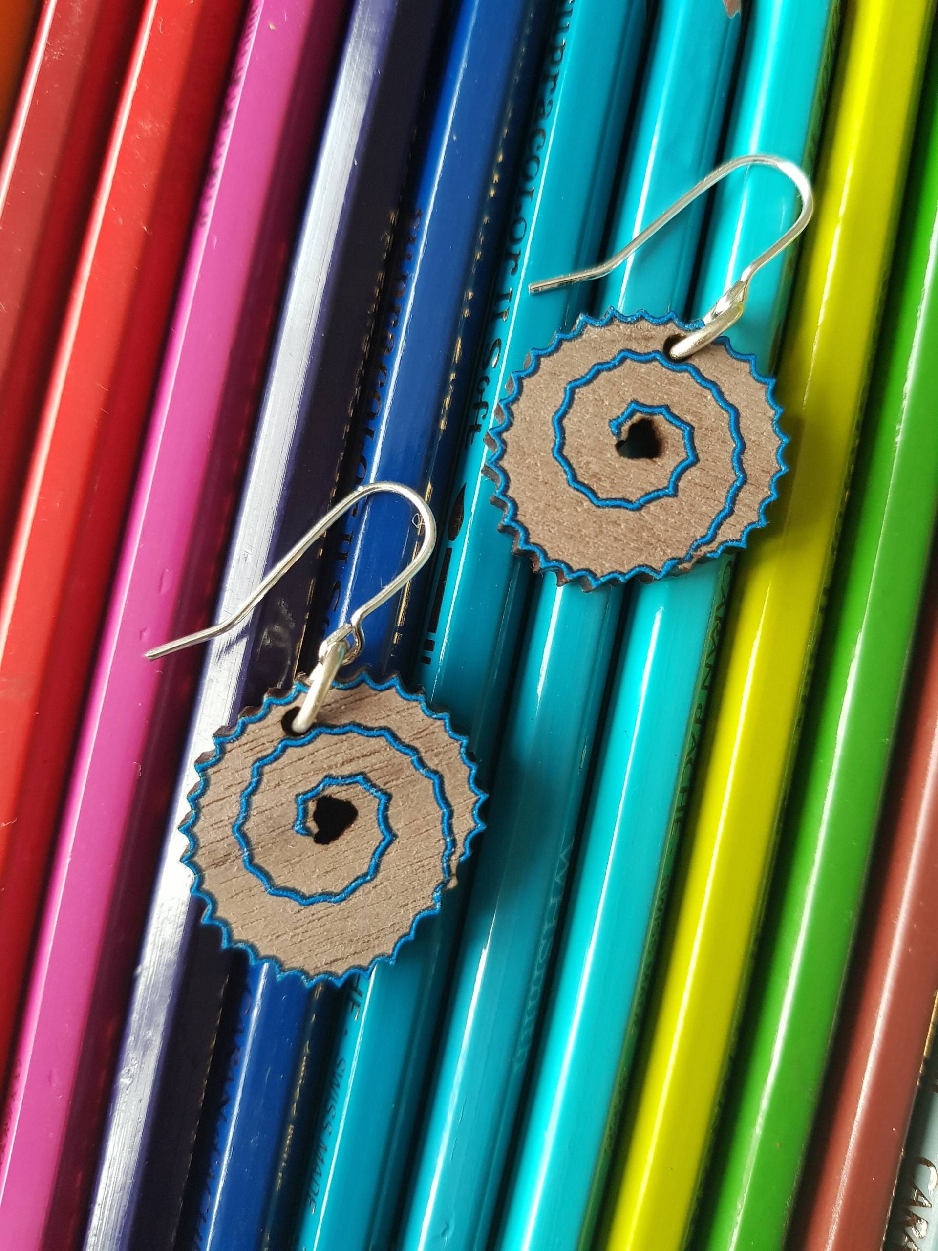 Bleistift Rasierohrringe, Bleistift, Ringe, Kunstzubehör, Laser Cut Walnuss, Nachhaltiger Holzschmuck, Holzschmuck Bleistift Rasierohrringe, Bleistift, Ringe, Kunstzubehör, Laser Cut Walnuss, Nachhaltiger Holzschmuck, Holzschmuck von KitschyBlingBoutique