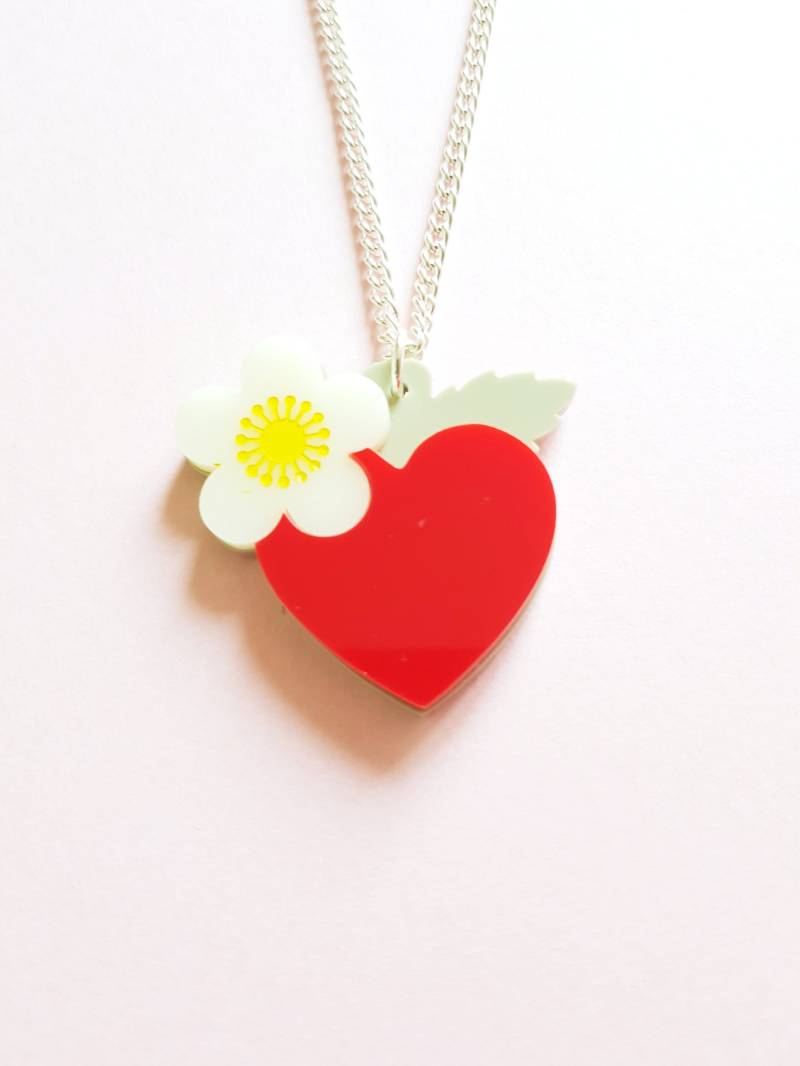 Blühende Liebesanhänger - Laser-Cut Schmuck von KitschyBlingBoutique