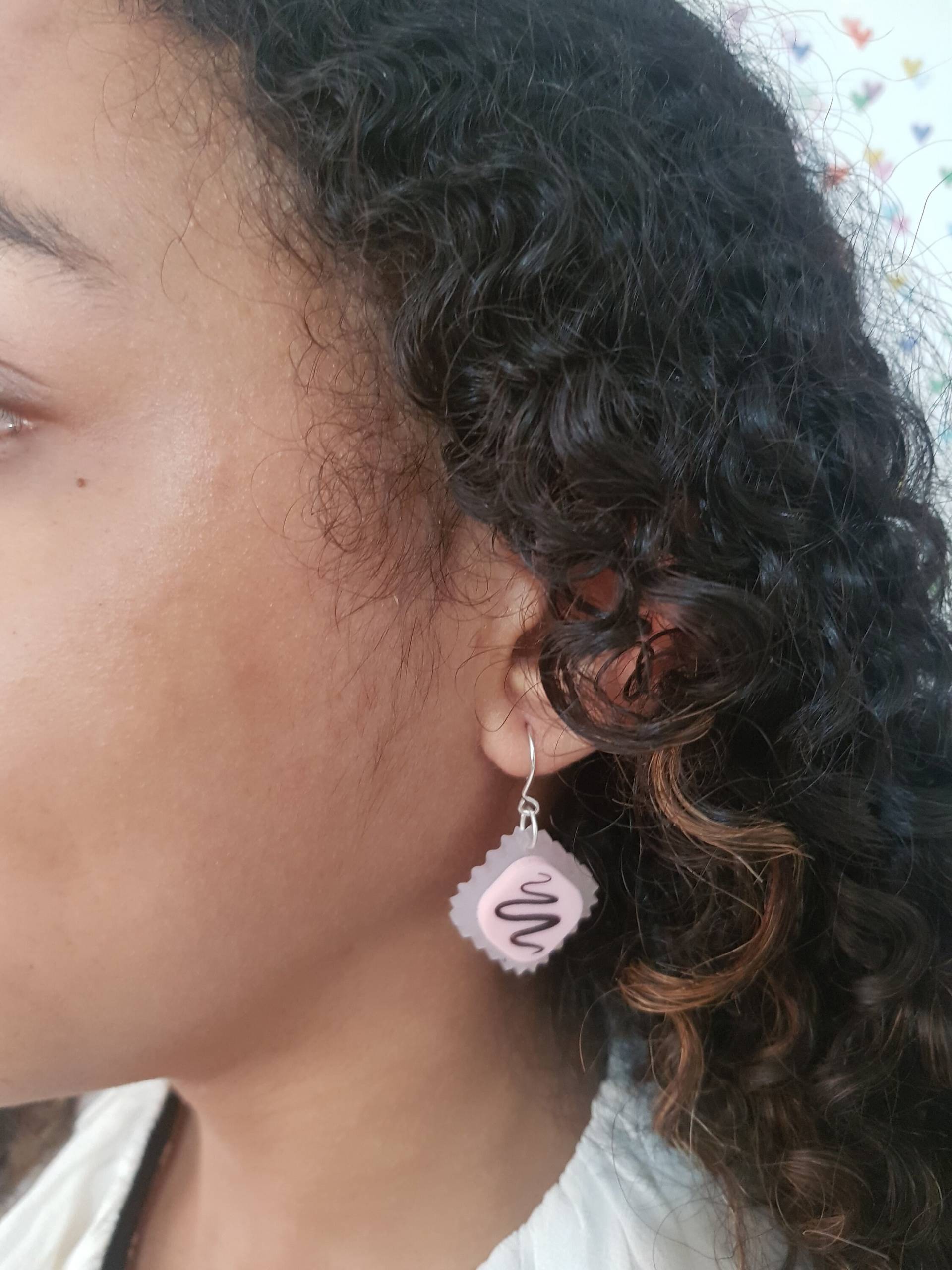 French Fancy Inspirierte Ohrringe - Laser Cut Acryl von KitschyBlingBoutique