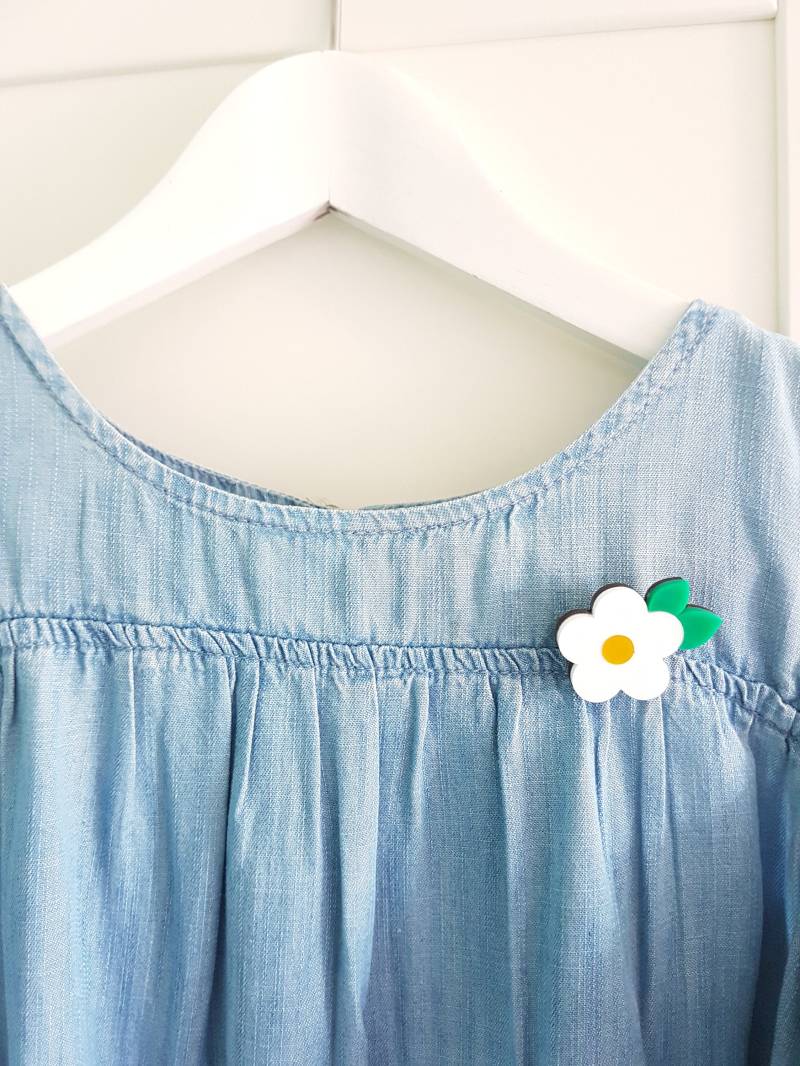 Wiese Blume Brosche - Laser Geschnitten Acryl von KitschyBlingBoutique