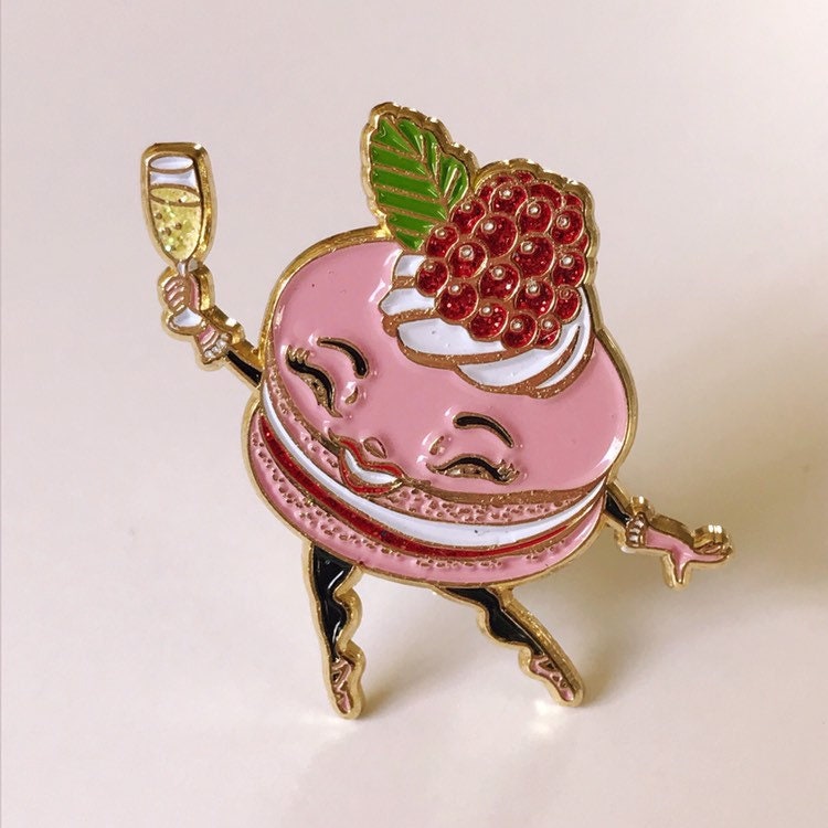 Himbeer Macaron Soft Enamel Pin Mit Glitzer-Highlights Himbeer Macaron Soft Enamel Pin Mit Glitzer-Highlights von KitschyDelish