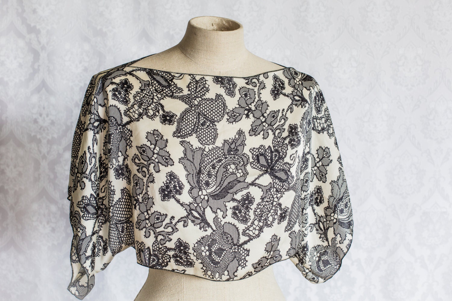 Flower Print Satin Spitzentop Flower Print Satin Spitzentop von KitsuneCoutureFI