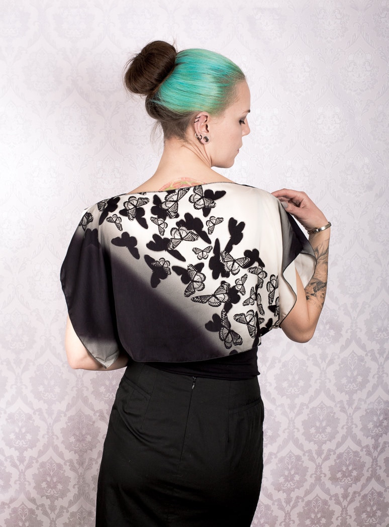 Schmetterling Print Satin Top Schmetterling Print Satin Top von KitsuneCoutureFI