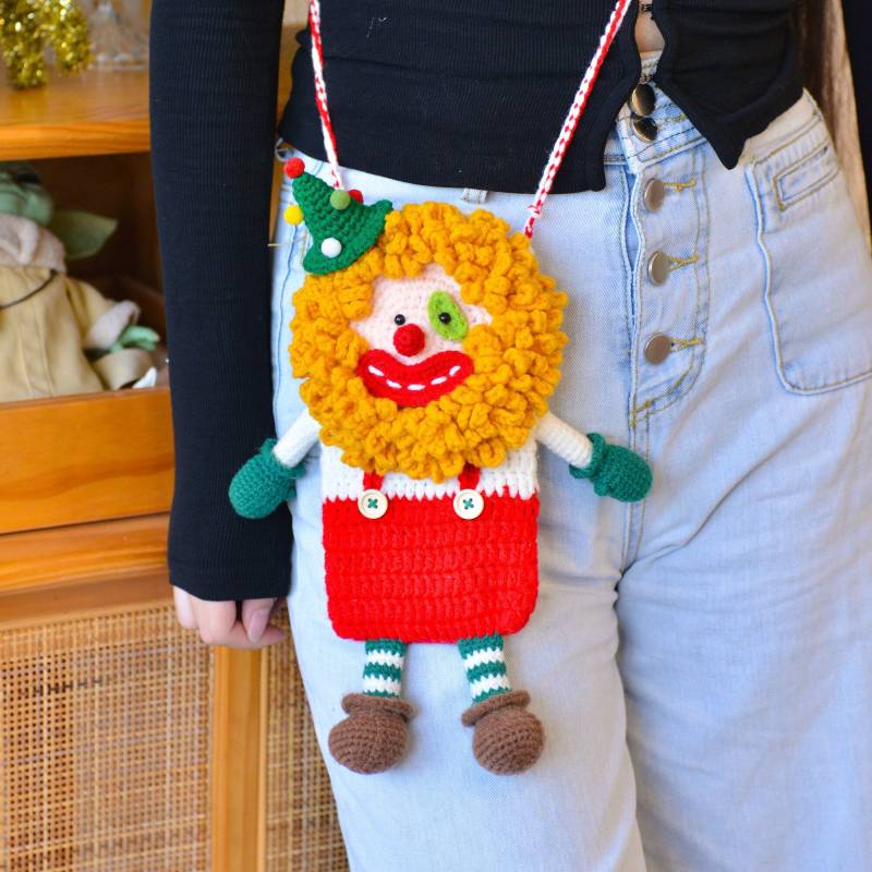 Jolly Jester Delight Ein Festlicher Zirkus Der Farben in Unserem Weihnachts Clown Crossbody|Weihnachtsgeschenk|Handgemachter Gehäkelter Rucksack von KittenArtCrochet
