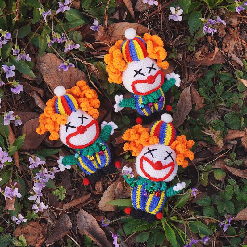 Zirkus Clown Plüsch Puppe Dekor Und Schlüsselanhänger - Ihr Wunderlicher Urlaubsbegleiter von KittenArtCrochet
