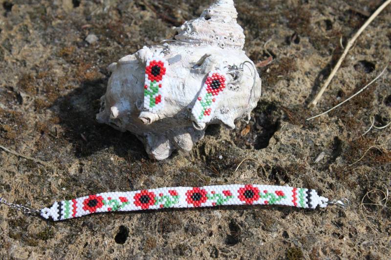 Set Ohrringe Und Armband. Miyuki. Mohnblumen von KittyKunterbunt