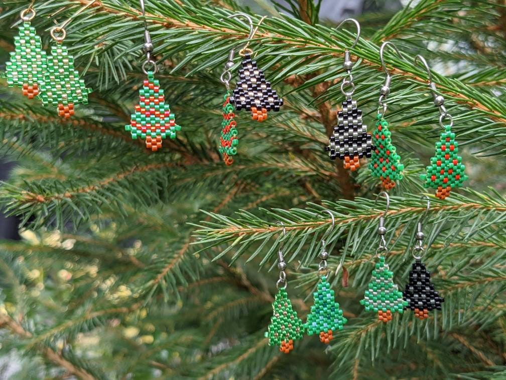 Süße Mini Tannenbaum Ohrringe Verschiedene Modelle Handgefertigt Aus Miyuki Perlen von KittyKunterbunt