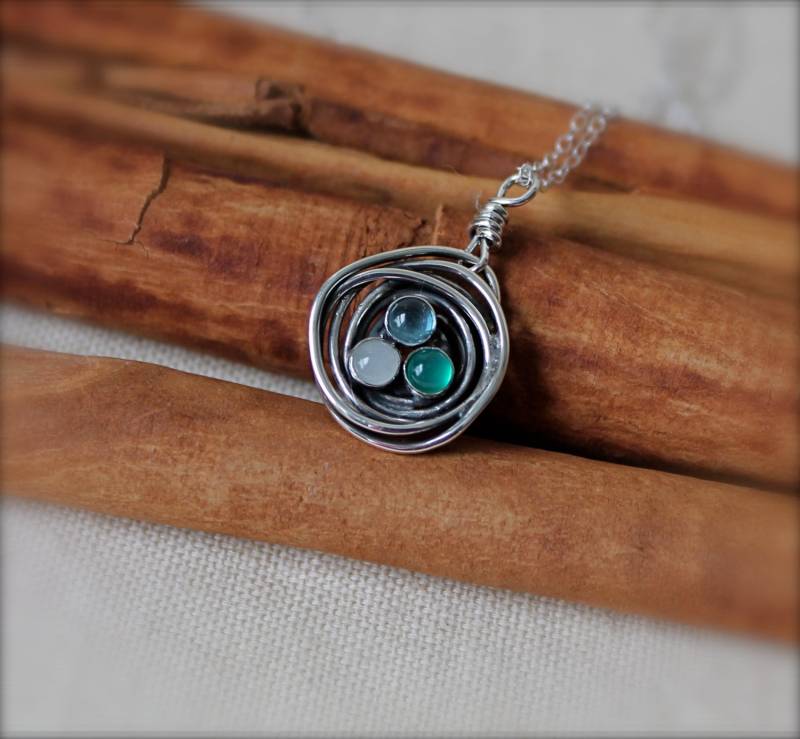 Steine Nest Halskette. Muttertag. Geburtsstein.handgemacht. Vogelnest. Passgenau Für Mama, Großmutter, Freunde, Schwestern. Steinnest von KittyStoykovich