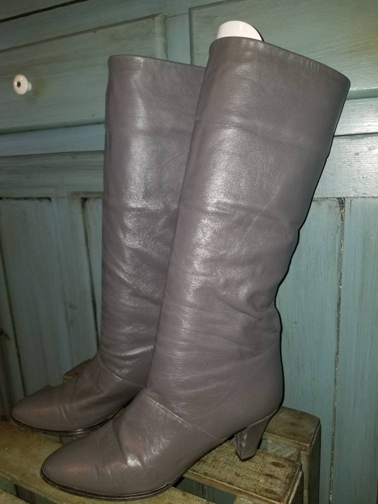 80Er Jahre Stiefel Joyce 6, 5 N Kohle Grau Butter Leder Piraten Falten Manschette Cowboy Kalb Kniehohe Knie Hohe Knöchel Tragen Oben Oder Unten von KittycatVintage16