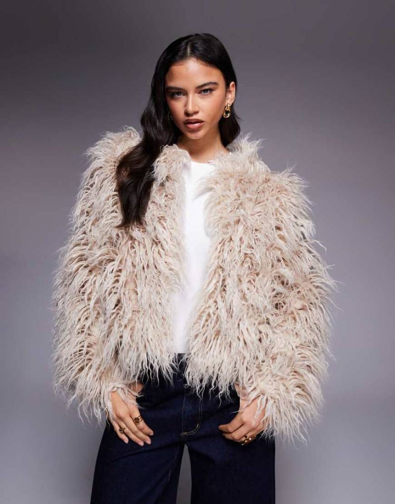 Kiwi & Co - Esme - Jacke aus zotteligem Kunstpelz in Hellbeige-Neutral von Kiwi & Co