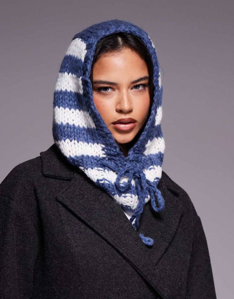 Kiwi & Co - Forget Me Not - Handgestrickter Oversize-Rundschal in Marineblau und Weiß gestreift-Bunt von Kiwi & Co