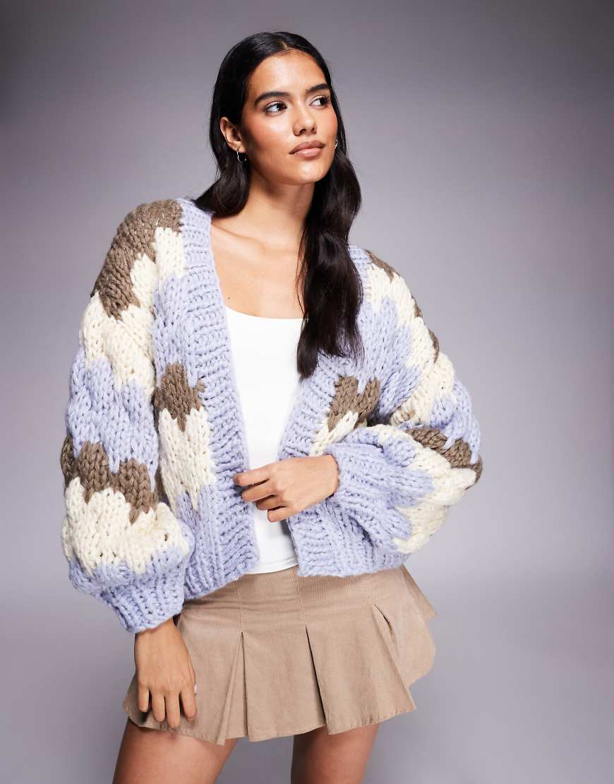 Kiwi & Co - Hugs & Kisses - Gestreifte Strickjacke mit Noppenmuster in Babyblau Kiwi & Co - Hugs & Kisses - Gestreifte Strickjacke mit Noppenmuster in Babyblau von Kiwi & Co