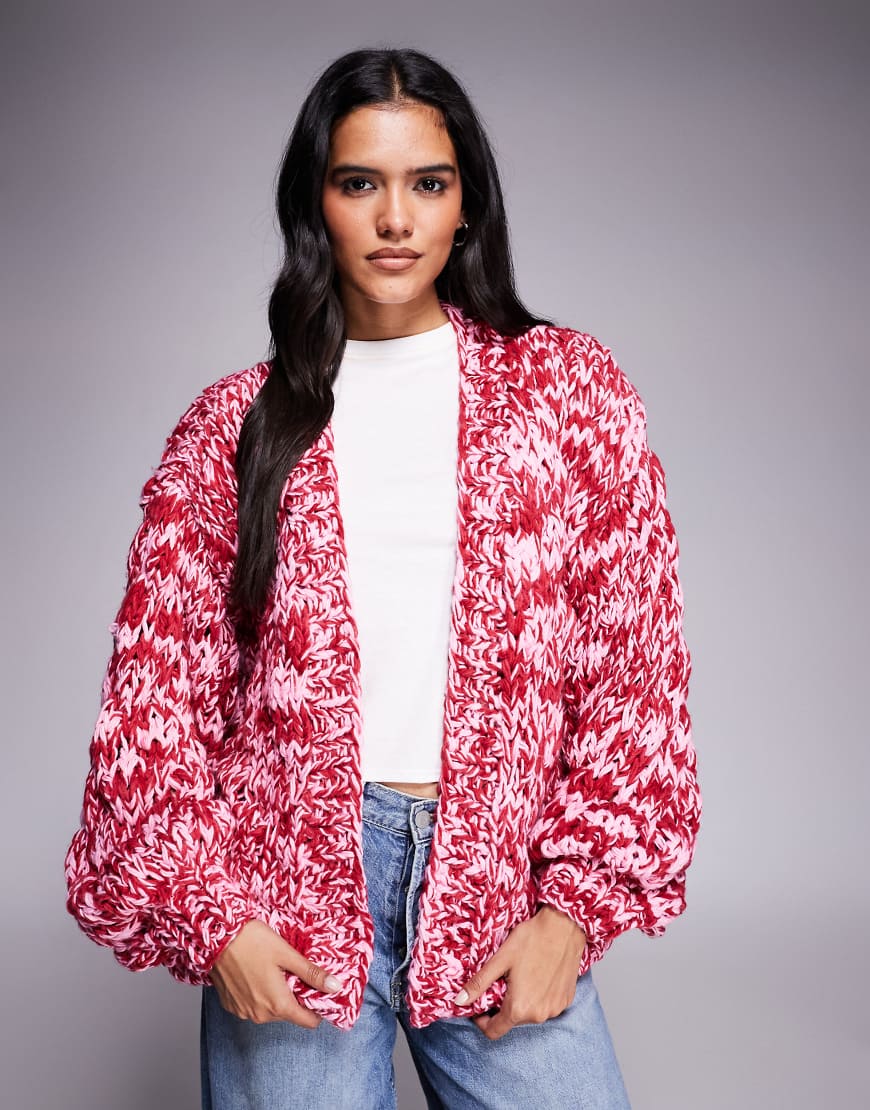 Kiwi & Co - Love Note - Lässige Strickjacke aus Noppenstrick in Rosa und Rot Kiwi & Co - Love Note - Lässige Strickjacke aus Noppenstrick in Rosa und Rot von Kiwi & Co