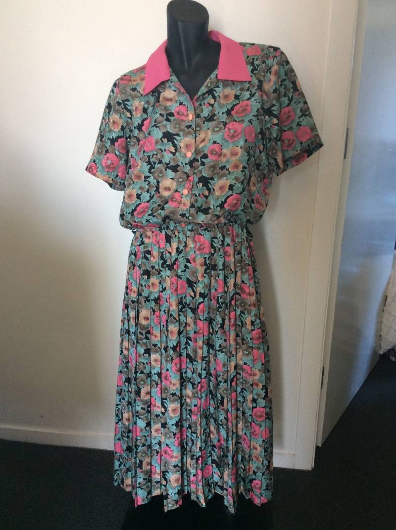 1980Er Jahre Bonds Polyester Sommer Frühling Blumenkleid, Blouson Mit Faltenrock, Kurze Ärmel von KiwiFunk