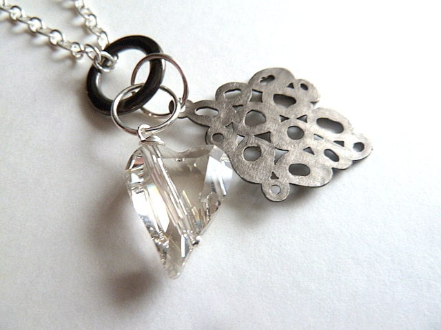 Halskette, Wildes Herz Kristall Anhänger Rhomben Anhänger, Swarovski Klares Herz, Dunkel Grau Und Klar Halskette, Wildes Herz Kristall Anhänger Rhomben Anhänger, Swarovski Klares Herz, Dunkel Grau Und Klar von Kiwico