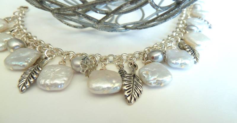 Perlenarmband, Zarte Weiße Und Graue Perle Baumeln Armband, Quadrat Perlen Perlen, Silber Geschenk Für Sie Perlenarmband, Zarte Weiße Und Graue Perle Baumeln Armband, Quadrat Perlen Perlen, Silber Geschenk Für Sie von Kiwico