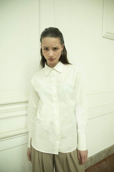 Damen Bluse mit Ananasfaser Weiß Blau Kiwistories von Kiwistories