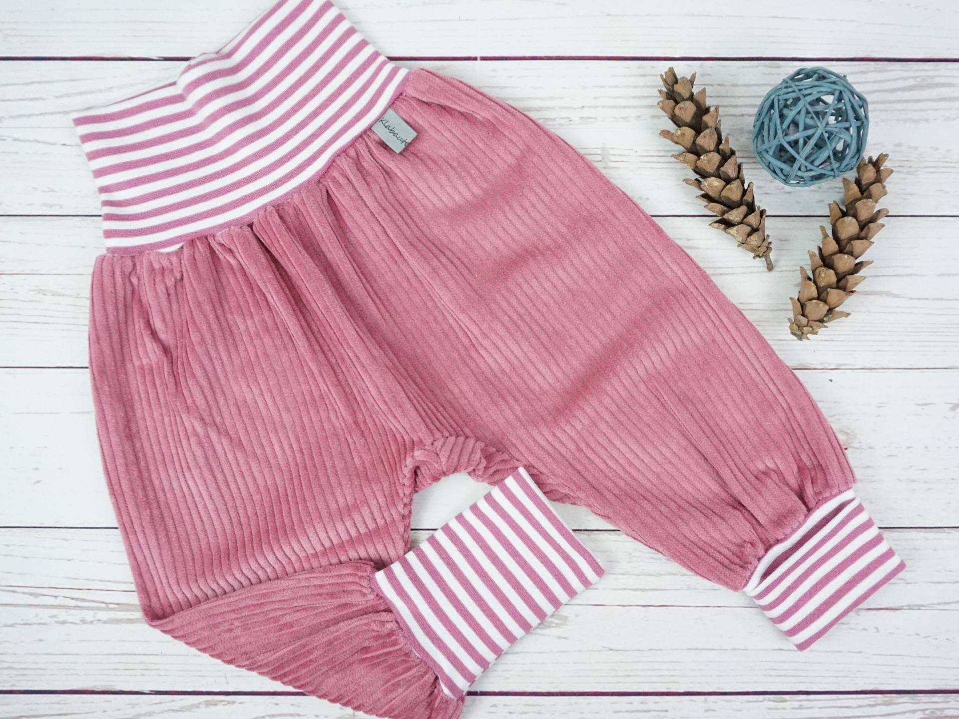 Cordhose Pumphose Mitwachshose Handmade Babyhose Breitcord Herbst Winter Rosa Weiß Gestreift Gr. 50/56, 62/68, 74/80, 86/92, 98/104, 110/116, 122 von KlabauterAtelier