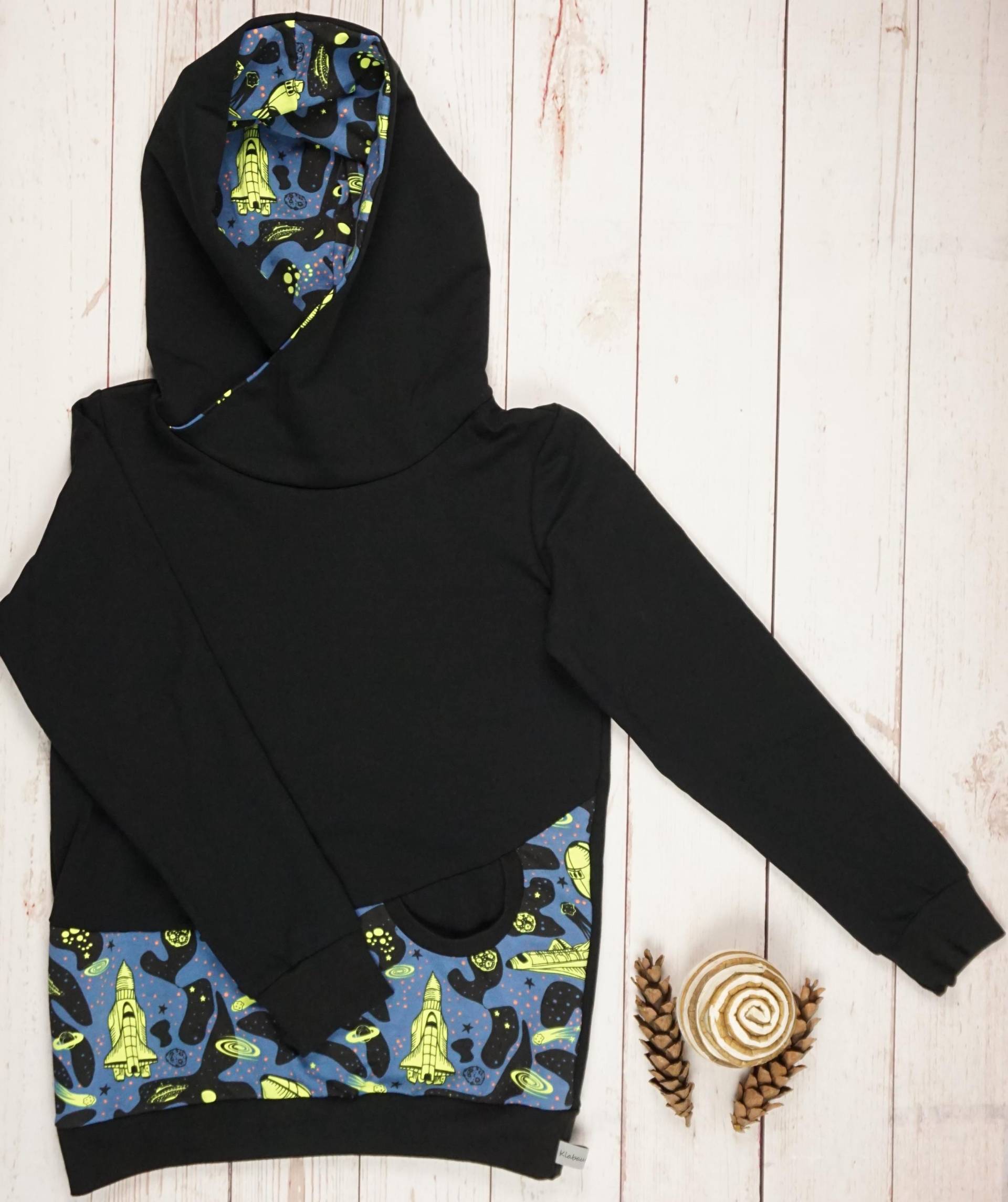 Hoodie Pullover Wickelkapuze Handmade Schwarz Blau Space Raumfahrt Weltall 68/74/80/86/92/98/104/110/116/122/128/134/140/146/152/158/164/170 von KlabauterAtelier