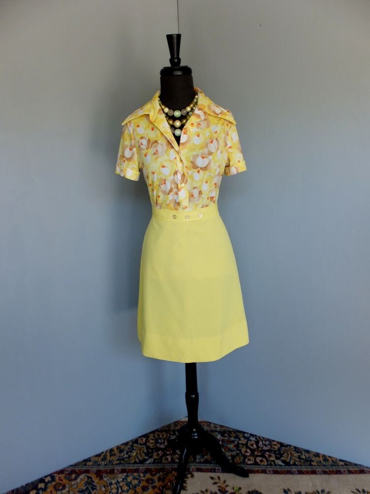 1970Er Jahre Rock, Jantzen Open, Gelb Polyester Strick A Line Rock, Sportbekleidung, Taille 28 von KlassyKlassics