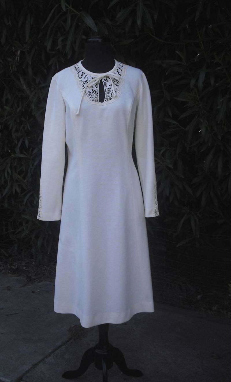 1970Er Jahre Weißes Strickkleid Von Bleeker Street von KlassyKlassics