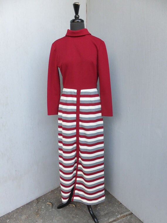 Jahrgang 1970 Bleeker Street Maxi Kleid, Division Von Jonathan Logan, Hohe Ausschnitt, Streifen, Front Kick Pleat von KlassyKlassics