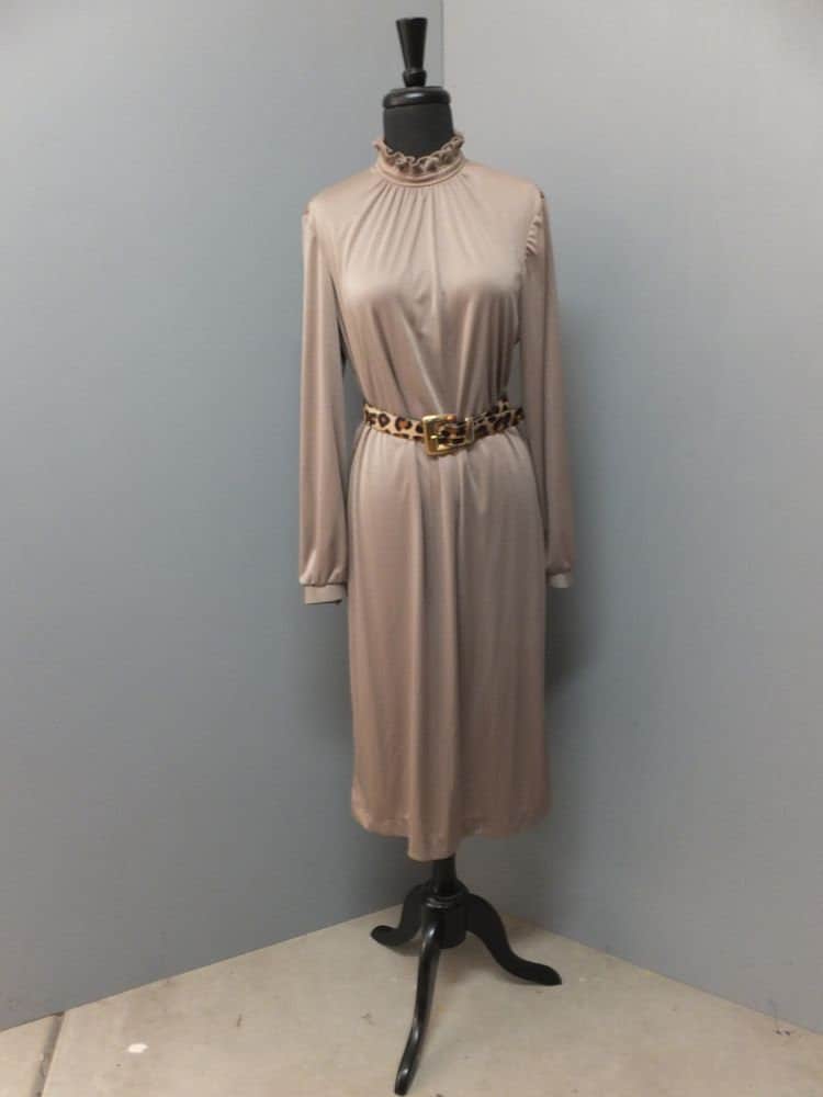 Vintage 1970Er/80Er Jahre Braunes Strick High Neck Etuikleid Von Kay Windsor von KlassyKlassics