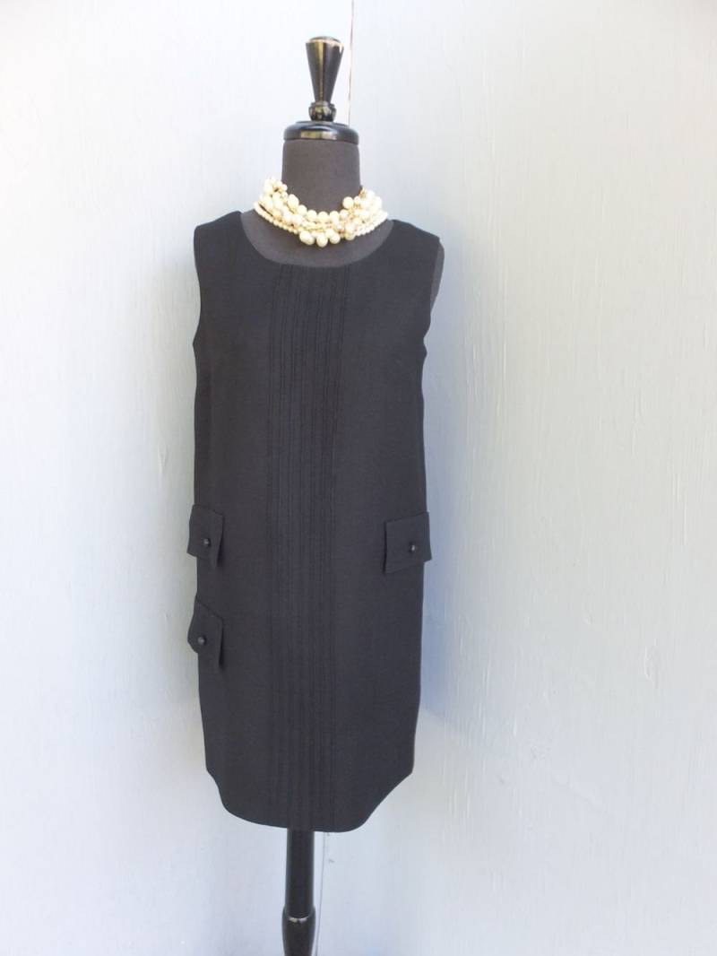 Vintage 1970Er Jahre Schwarzes Leinen Kleid, Etuikleid, Ärmelloses Sommer Black Day Kleid Von E.t. Kalifornien von KlassyKlassics