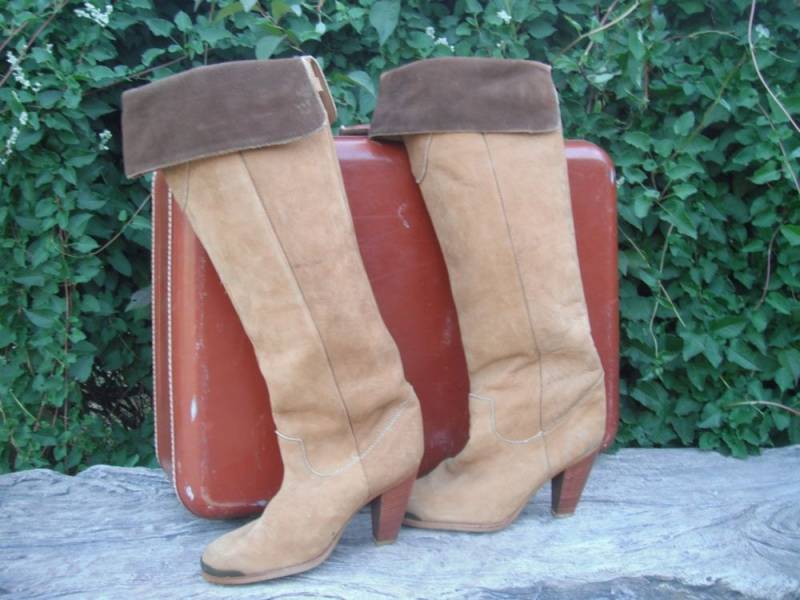 Vintage 1980Er Sternzeichen Suede Zweifarbige Kniehohe Stiefel Mit Chunky High Heel Lederstiefel Größe 5.5 Boots von KlassyKlassics