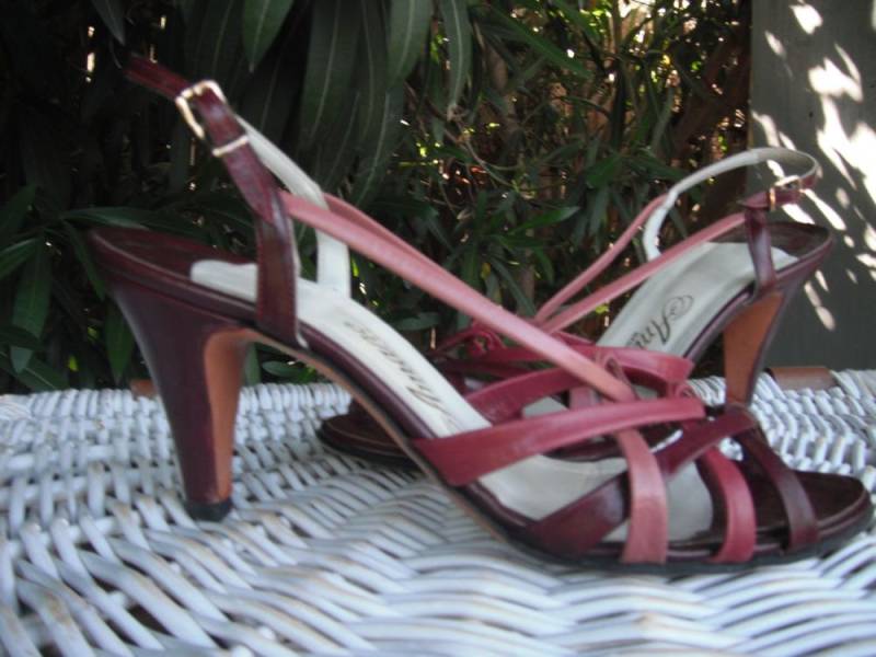 Vintage Amano Strappy Leder Heels/Sandalen, Hergestellt in Den Usa 6 M Russet Red von KlassyKlassics