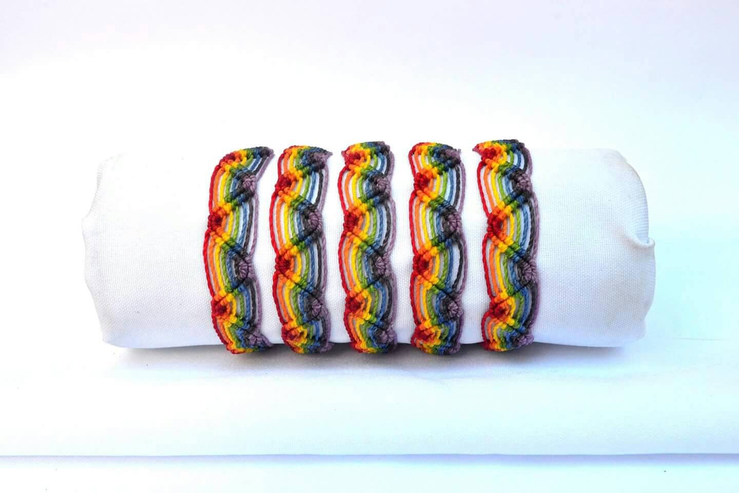 Regenbogen-Armband | Handgefertigt, Boho, Freundschaft, Geschenk Für Sie, Ihn, Stolz, Liebe, Akzeptanz Lgbtqa+ Regenbogen-Armband | Handgefertigt, Boho, Freundschaft, Geschenk Für Sie, Ihn, Stolz, Liebe, Akzeptanz Lgbtqa+ von KleanthisMichael
