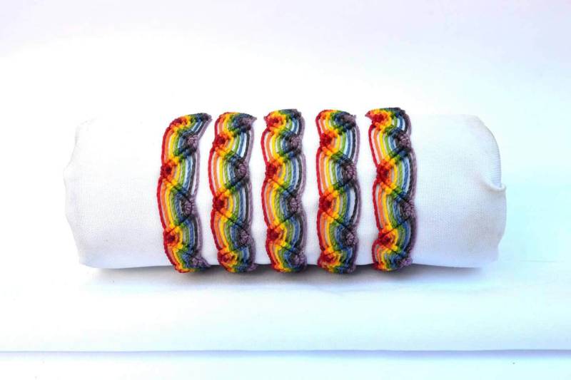 Regenbogen-Armband | Handgefertigt, Boho, Freundschaft, Geschenk Für Sie, Ihn, Stolz, Liebe, Akzeptanz Lgbtqa+ Regenbogen-Armband | Handgefertigt, Boho, Freundschaft, Geschenk Für Sie, Ihn, Stolz, Liebe, Akzeptanz Lgbtqa+ von KleanthisMichael