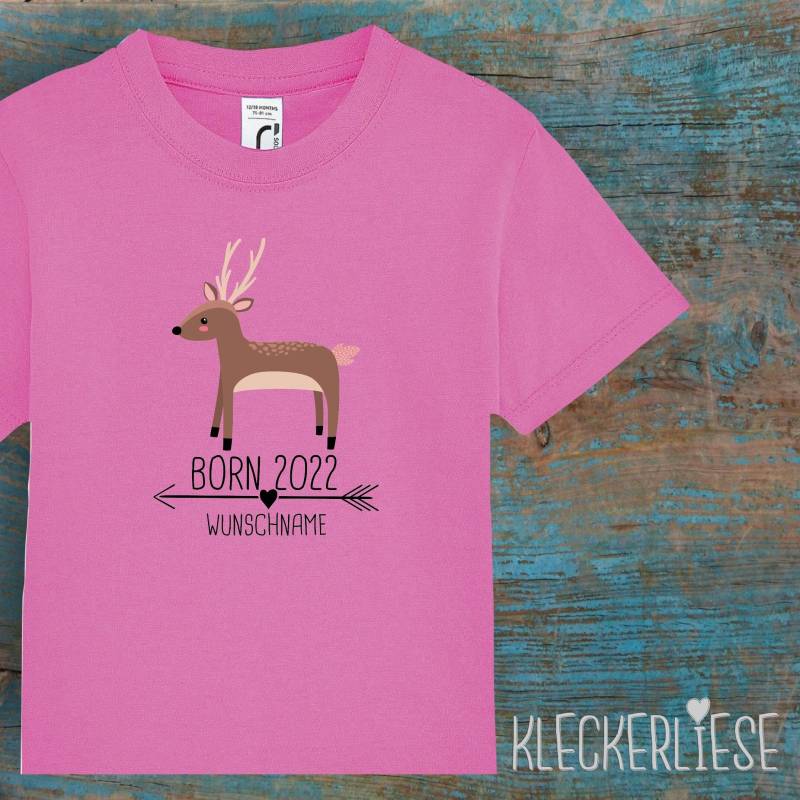 Kinder Baby Shirt Mit Wunschname Kleinkind "Born 2022 Tiermotiv Pfeil Name Text Reh" T-Shirt Jungen Mädchen von Kleckerliese