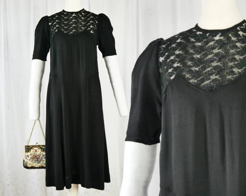 Vintage 1930Er Schwarzes Sommerkleid Mit Spitzendekoltée Xs von KleiderKatzeVintage