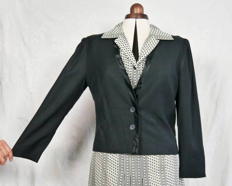 Vintage 90Er Schwarzer Blazer Mit Satinborte Leinenmischung Jacke Größe Xl | Us 14 Uk 16 von KleiderKatzeVintage