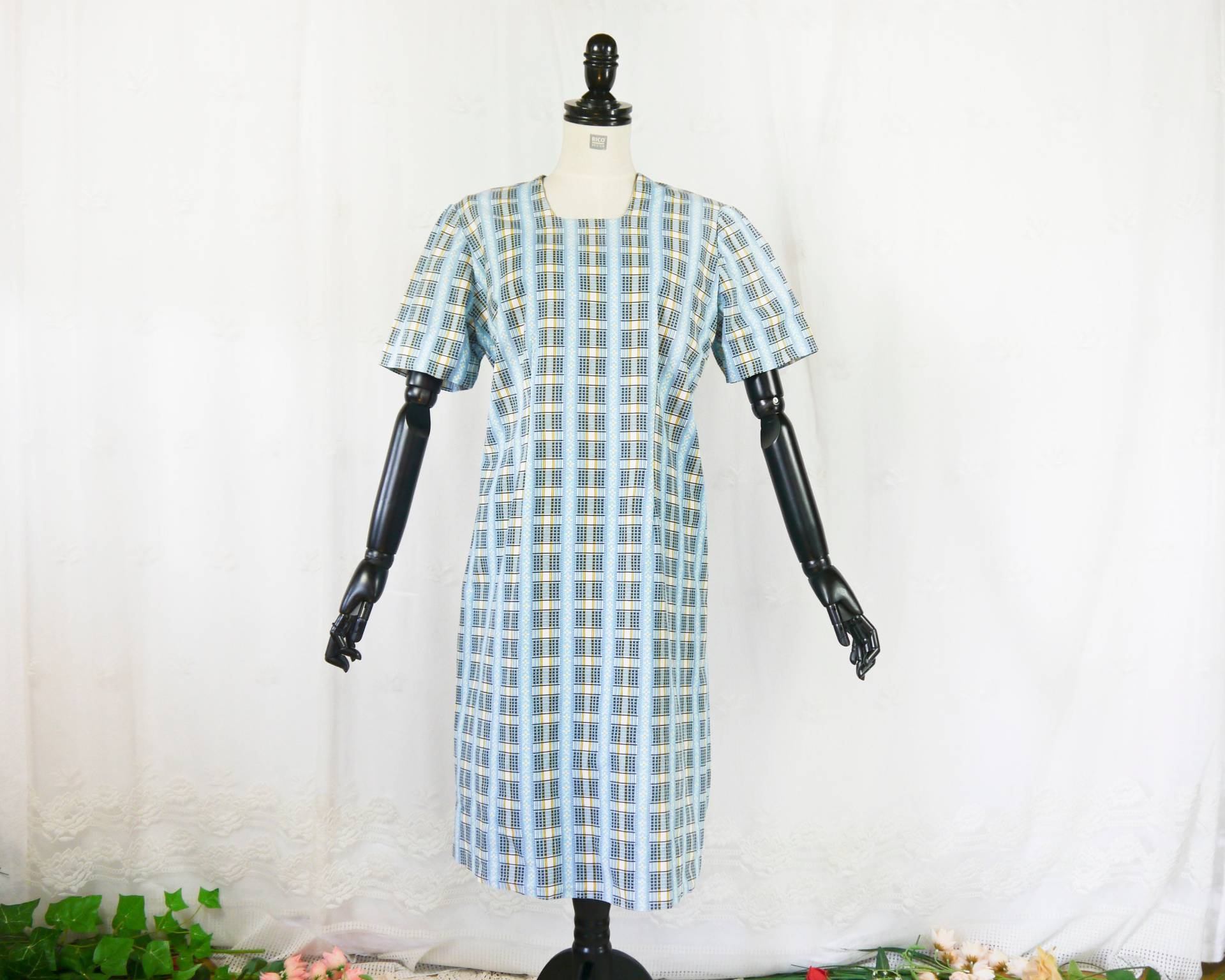 Vintage Deadstock 50Er Handgefertigtes Tageskleid Türkis Plus Größe Xxl Vintage Deadstock 50Er Handgefertigtes Tageskleid Türkis Plus Größe Xxl von KleiderKatzeVintage