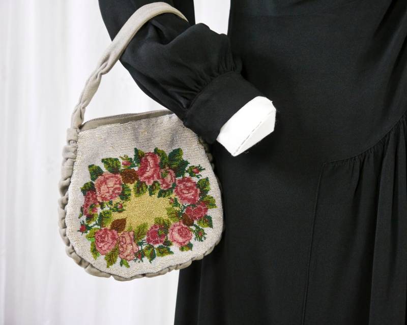 Vintage Kleines Perlenhandtäschchen Grau von KleiderKatzeVintage