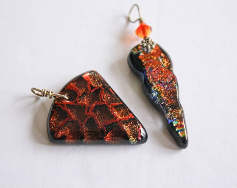 Zwei Fallen Farbigem Glassteinanhänger von KleinDesignVintage