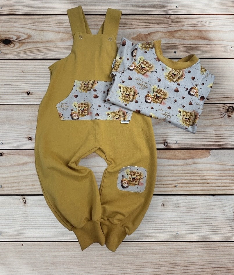 Baby Latzhose Mit Passendem Pulli Gr.86 Baby Latzhose Mit Passendem Pulli Gr.86 von KleinMugg