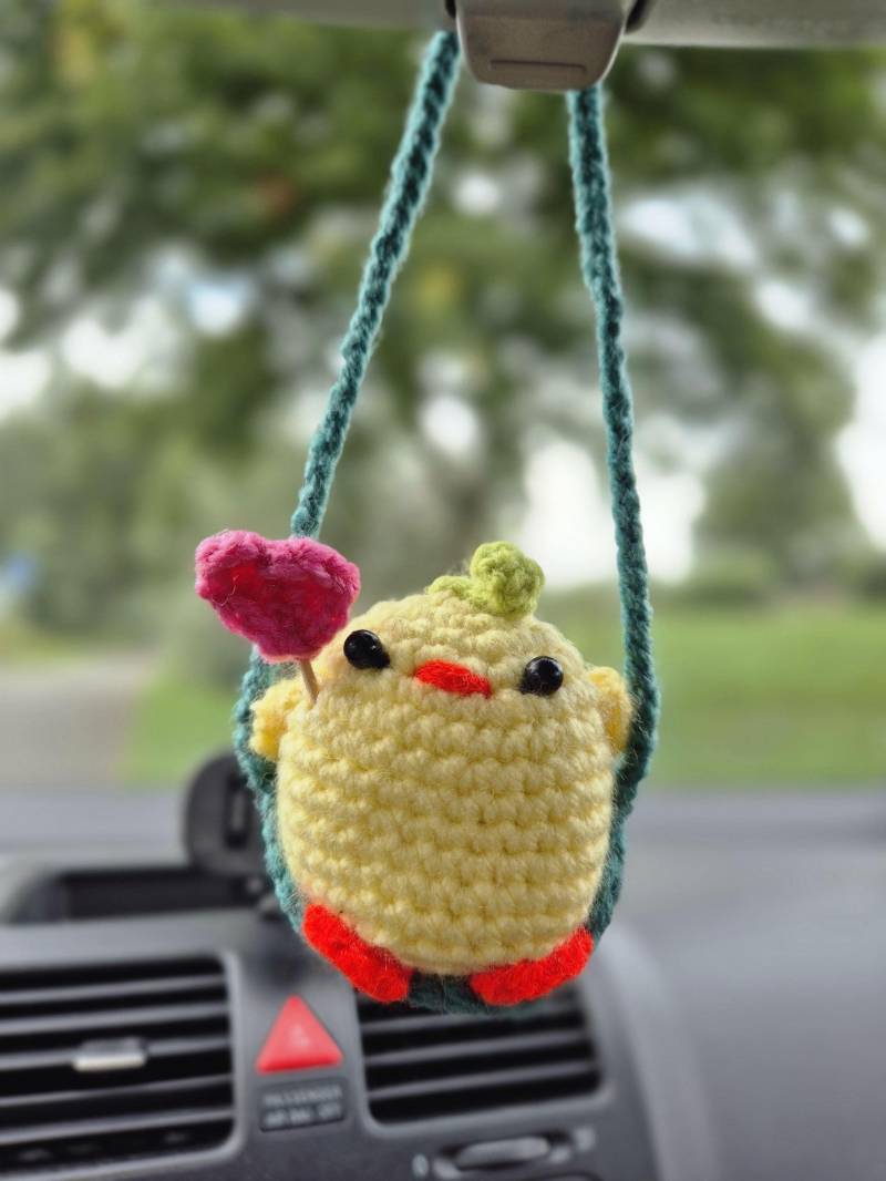 Gehäkelte Ente Rückspiegel-Anhänger - Handgemachte Auto-Deko, Süßes Geschenk Fürs Neue Auto, Niedliches Autozubehör von KleineDekoZauber