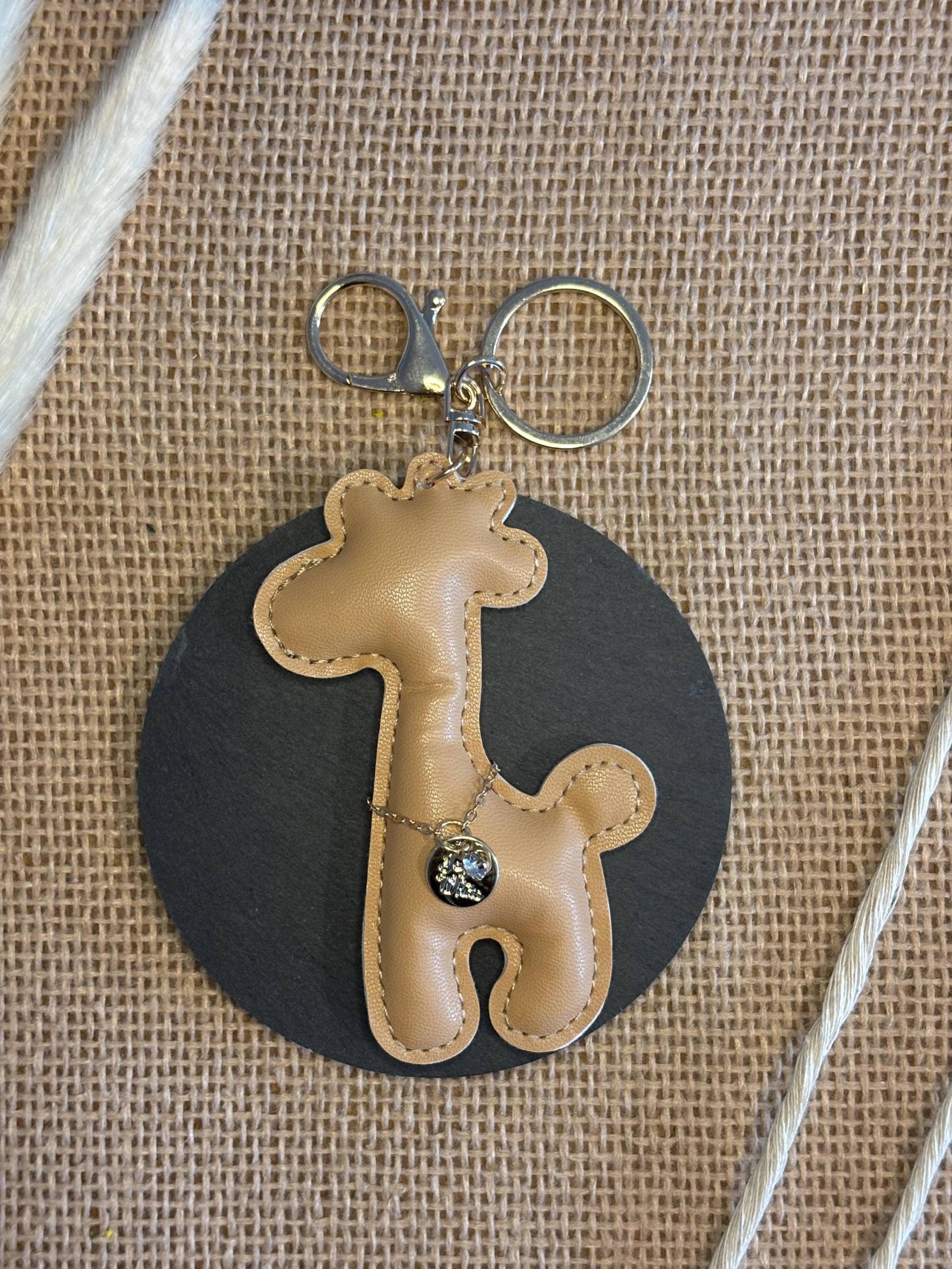 Beiger Giraffen-Schlüsselanhänger Aus Leder - Boho Accessoire & Geschenkidee Für Frauen von KleineFreudeWerk